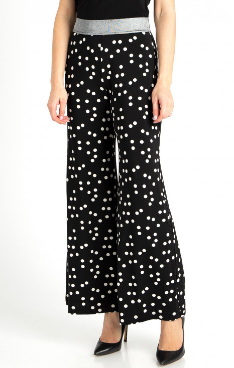 Comfortable loose-fit trousers in Black