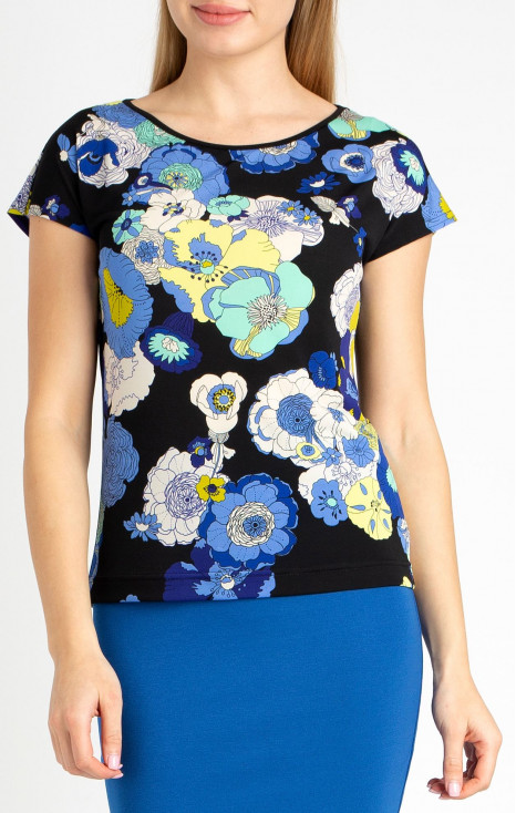 Loose silhouette top