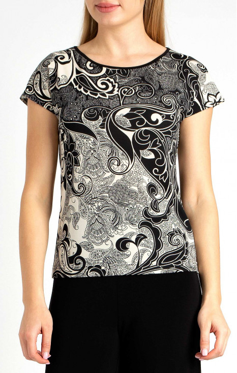 Loose silhouette top